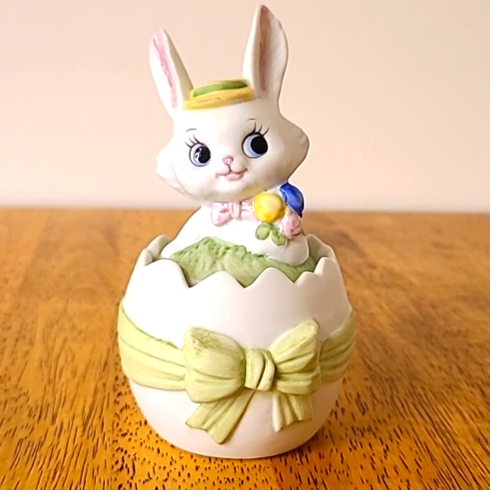 Bunny trinket box